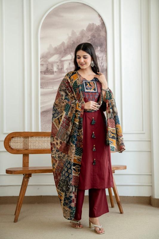 Effortless Elegance: Handcrafted Cotton Kurta Set with Applique, Katha Work & Designer Pockets