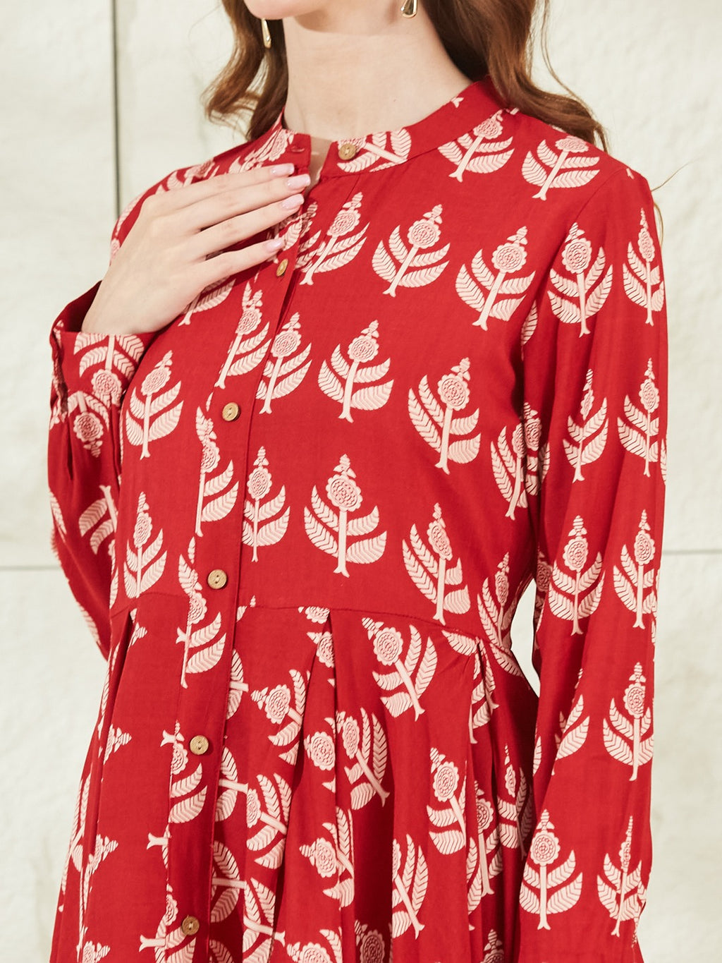 Red Boat Neck Viscose Rayon Knee-Length Dress