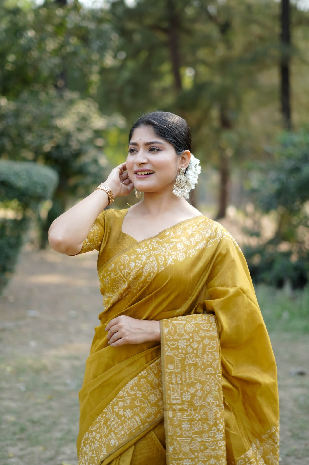 Royal Handloom Raw Silk Saree with Gala Border Detail & Running Blouse Piece