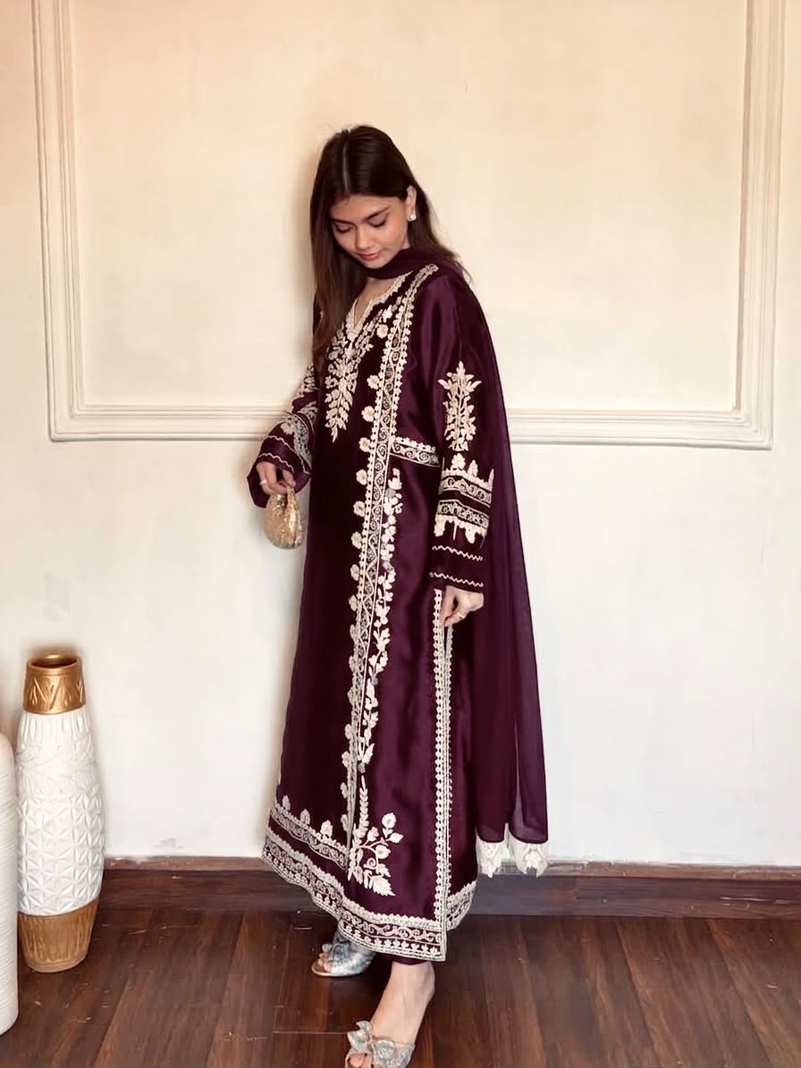 Effortless Opulence: Oversized Pure Satin Rayon Embroidered Kaftan Set with GPU Lace Tabby Organza Dupatta