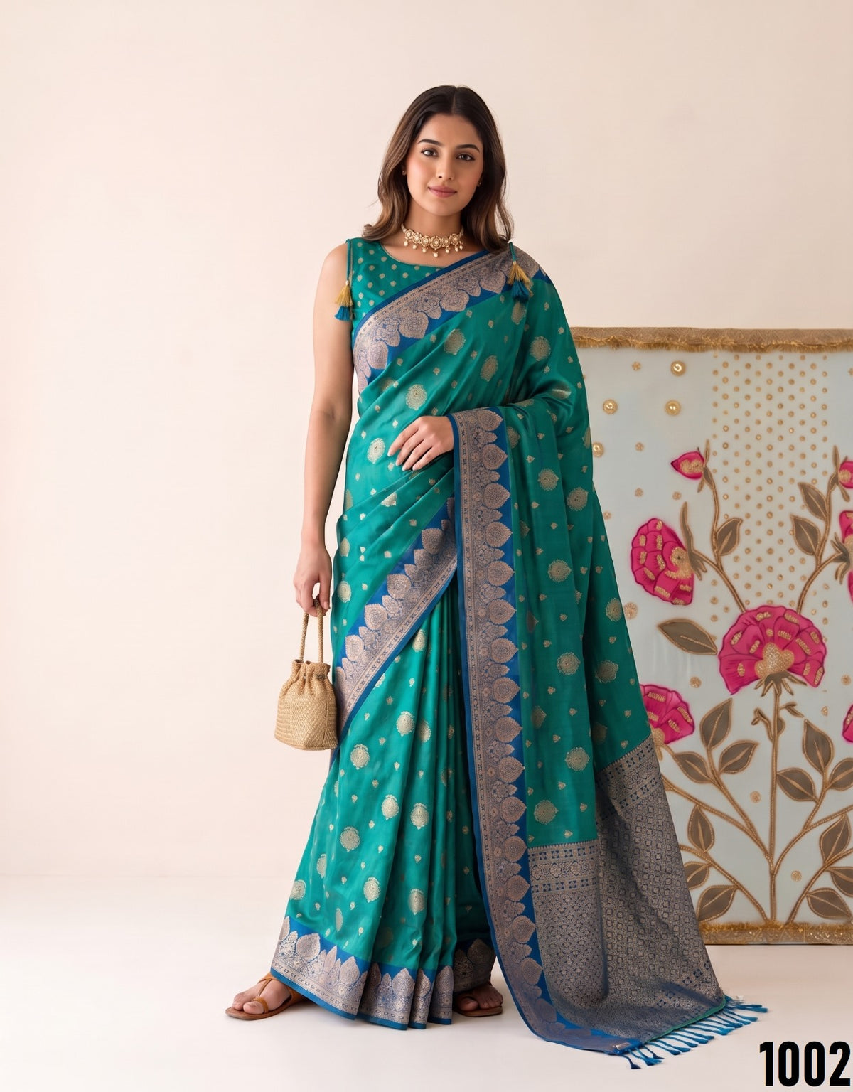 Royal Silk Saree with Traditional Woven Contrast Zari Border & Elegant Pallu