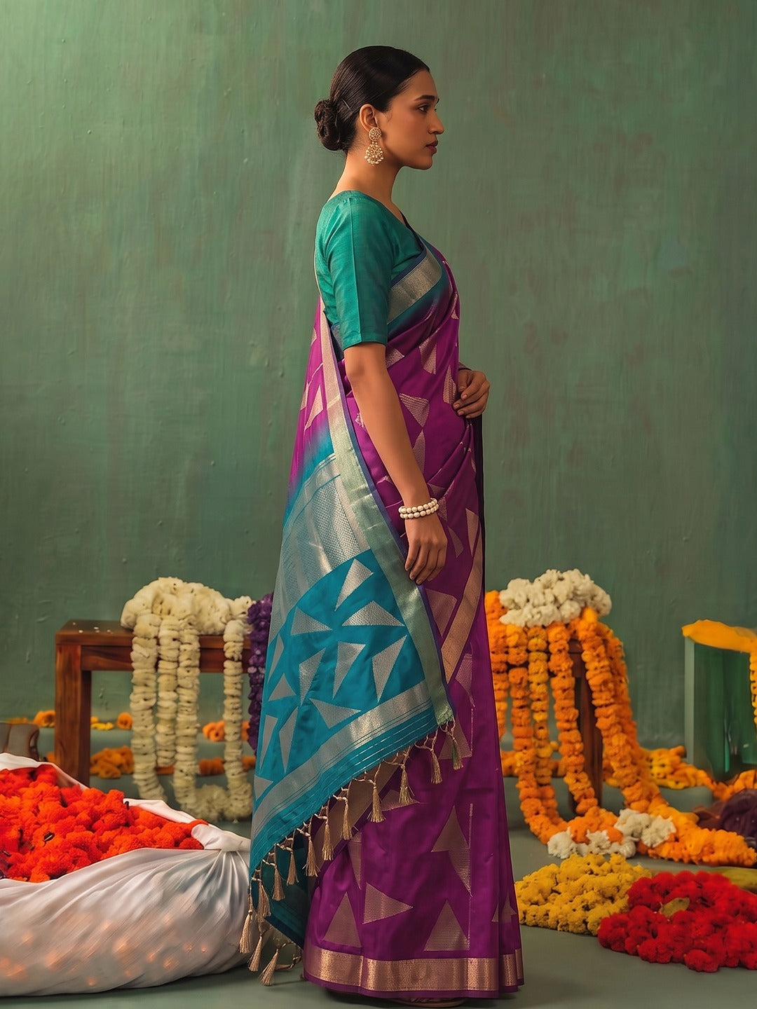 Opulent Radiance: Silk Blend Zari Saree with Contrast Border & Designer Pallu