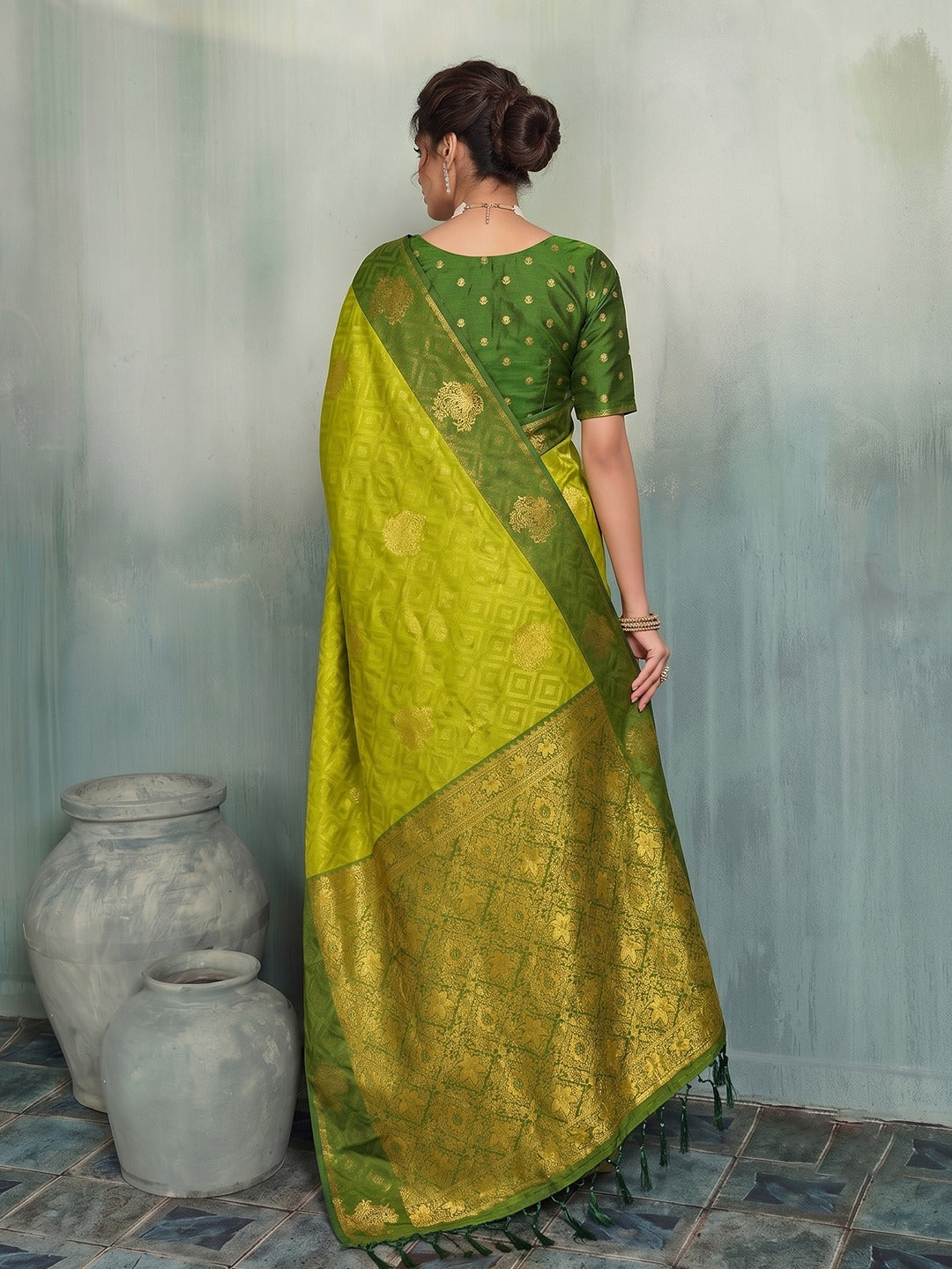 Rich Zari Woven Silk Blend Saree with Contrast Border & Designer Pallu