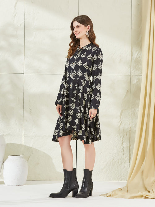 Model wearing Black Boat Neck Knee Length Dress