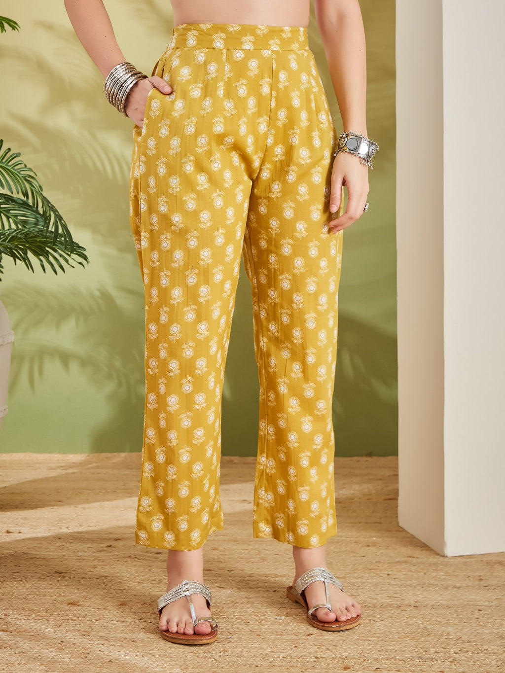 Women Floral Printed A-Line Yellow Kurta With Pants