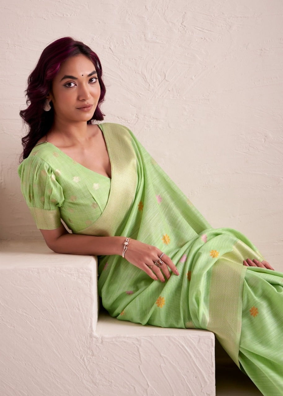 Dynamic Silk: Soft Linen Saree with Rich Jacquard Pallu & Matching Blouse Piece