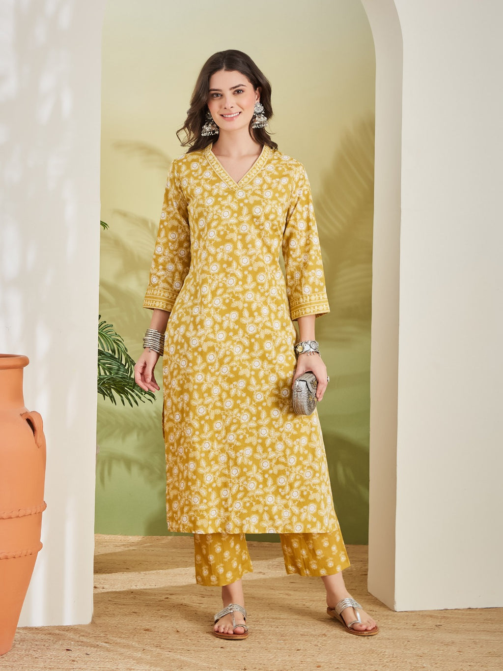 Women Floral Printed A-Line Yellow Kurta With Pants