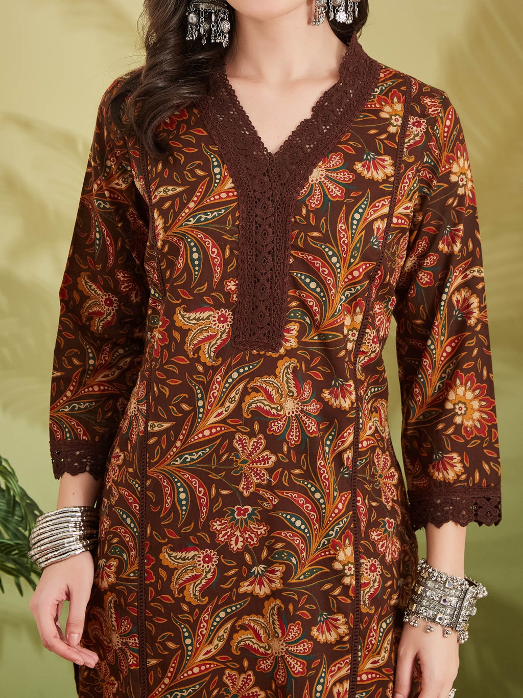 Women Floral Printed Pure Cotton Straight Fit Brown Kurta with Pants