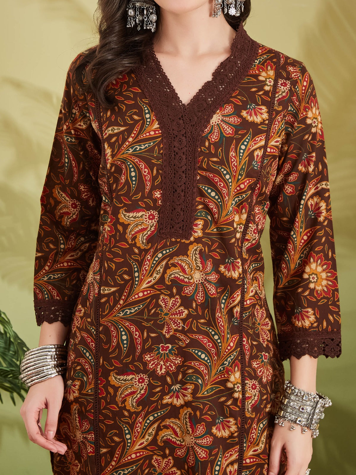 Women Floral Printed Pure Cotton Straight Fit Brown Kurta with Pants
