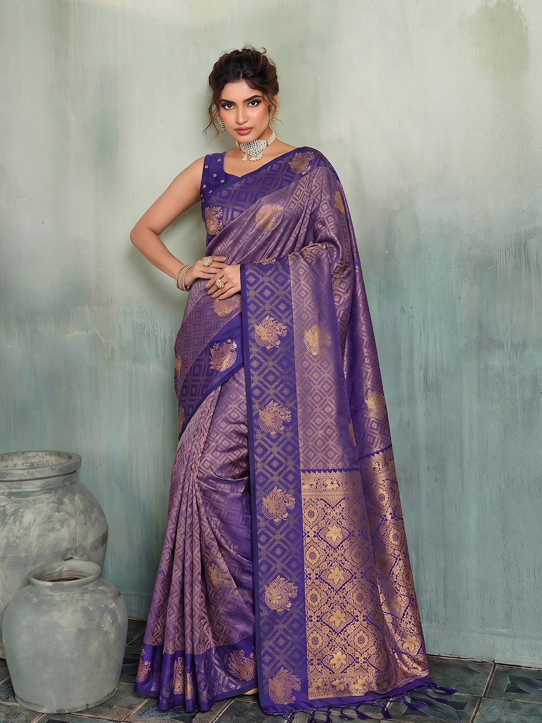 Rich Zari Woven Silk Blend Saree with Contrast Border & Designer Pallu
