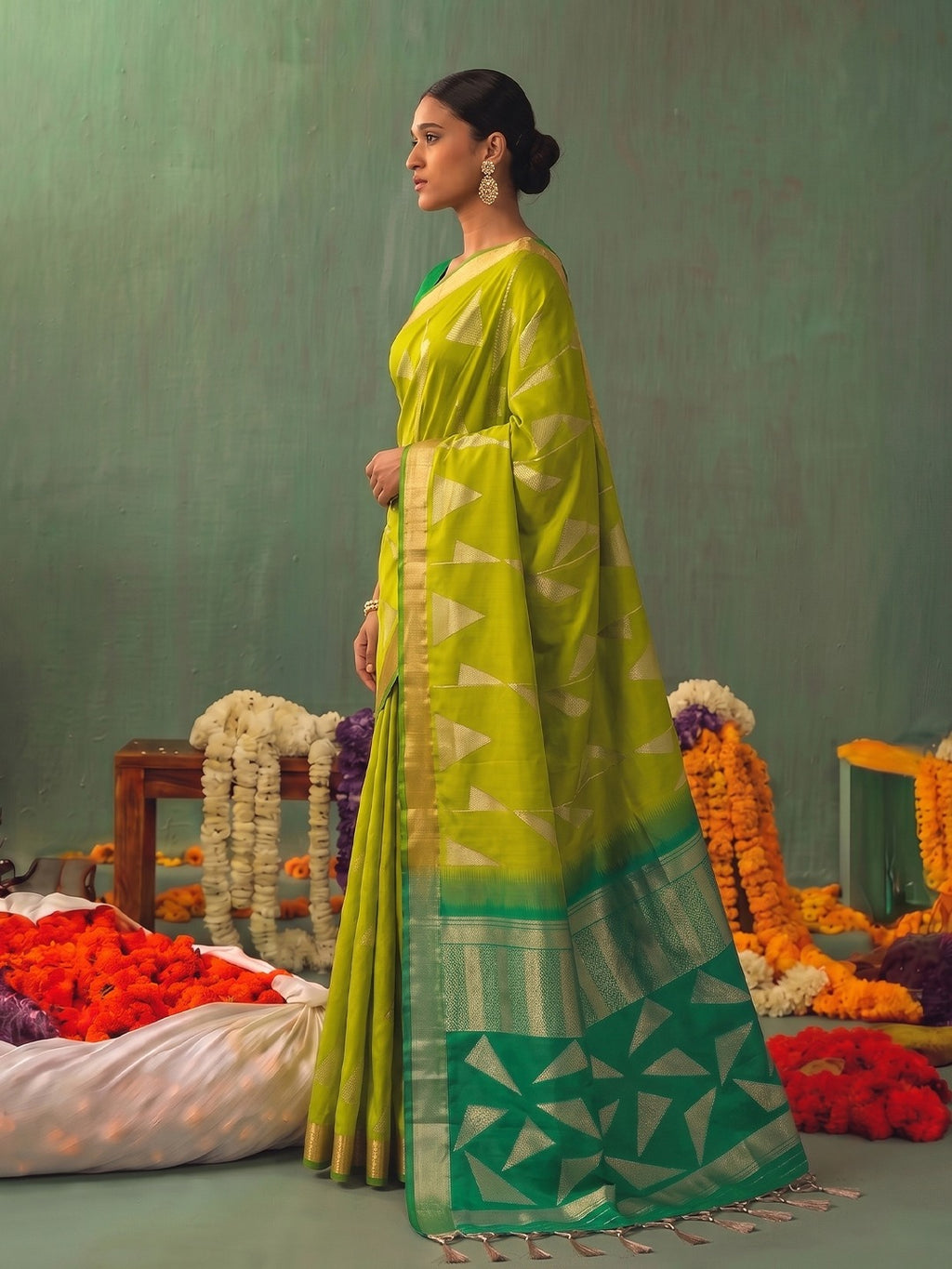 Opulent Radiance: Silk Blend Zari Saree with Contrast Border & Designer Pallu