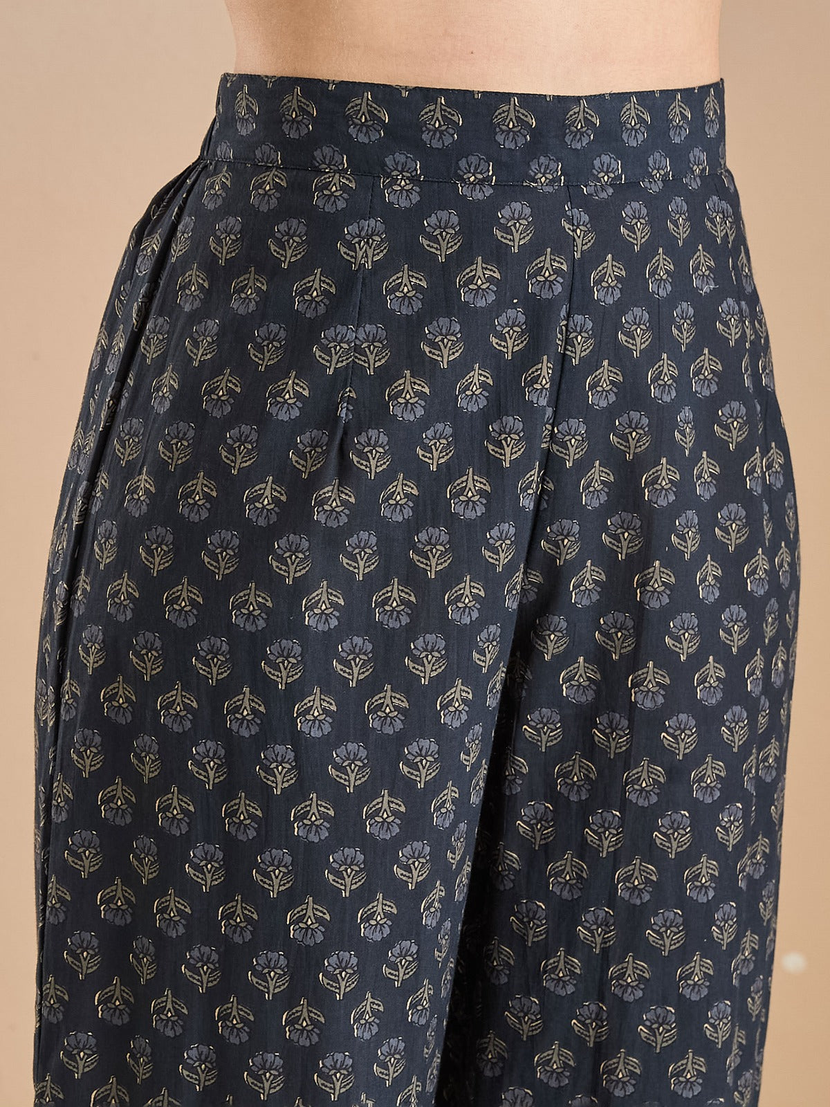 Women Floral Printed Pure Cotton A-line Black Kurta With Palazzos