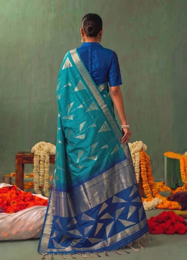 Opulent Radiance: Silk Blend Zari Saree with Contrast Border & Designer Pallu