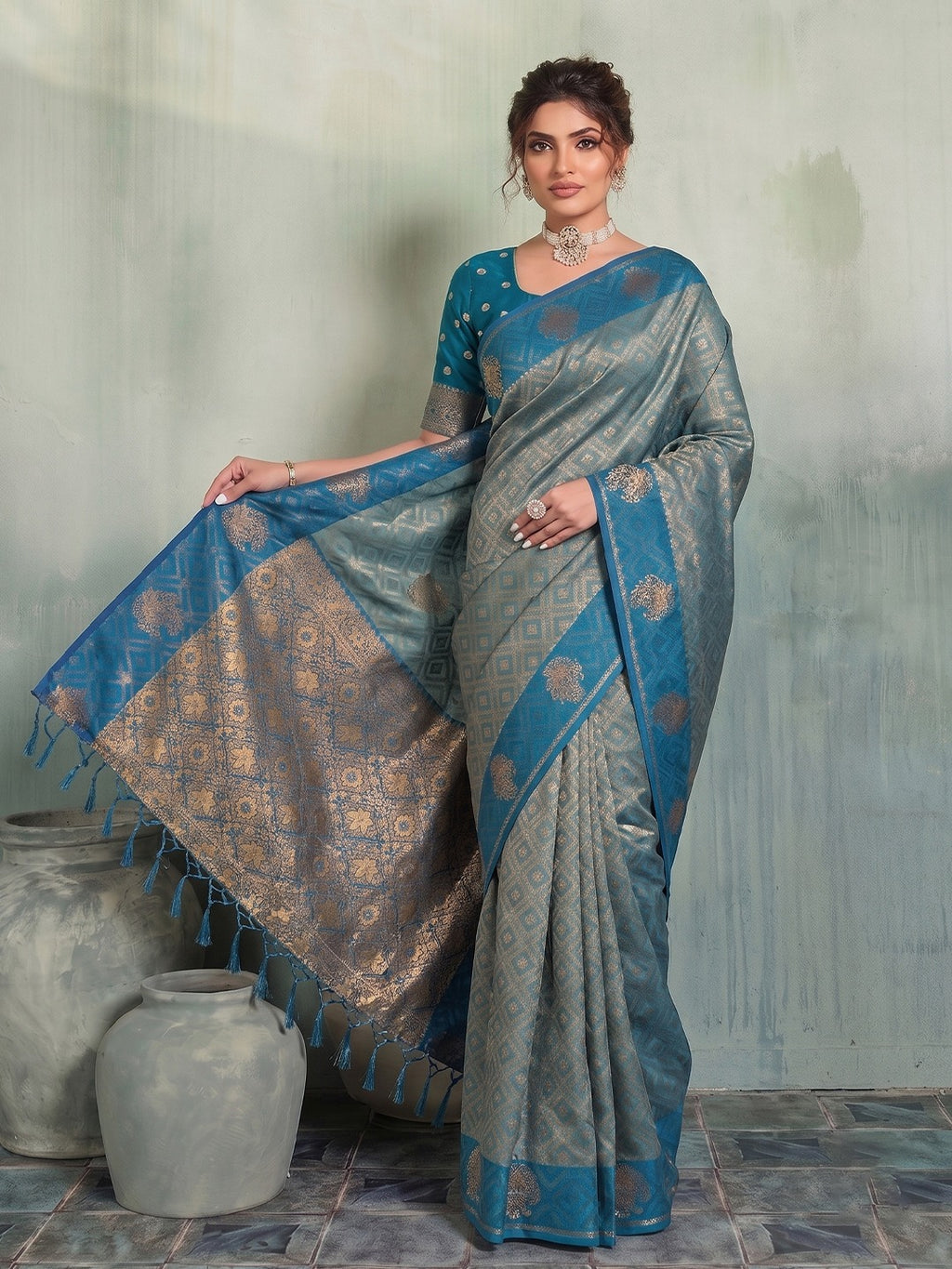 Rich Zari Woven Silk Blend Saree with Contrast Border & Designer Pallu