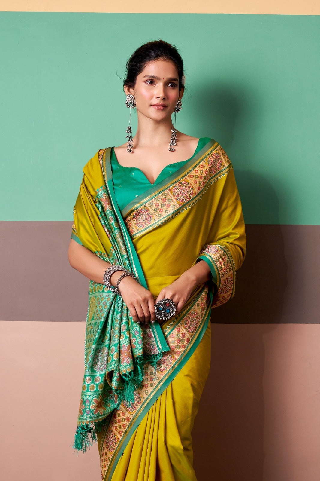 Pure Elegance: Premium Patola Silk Saree with Zari Border & Unstitched Blouse