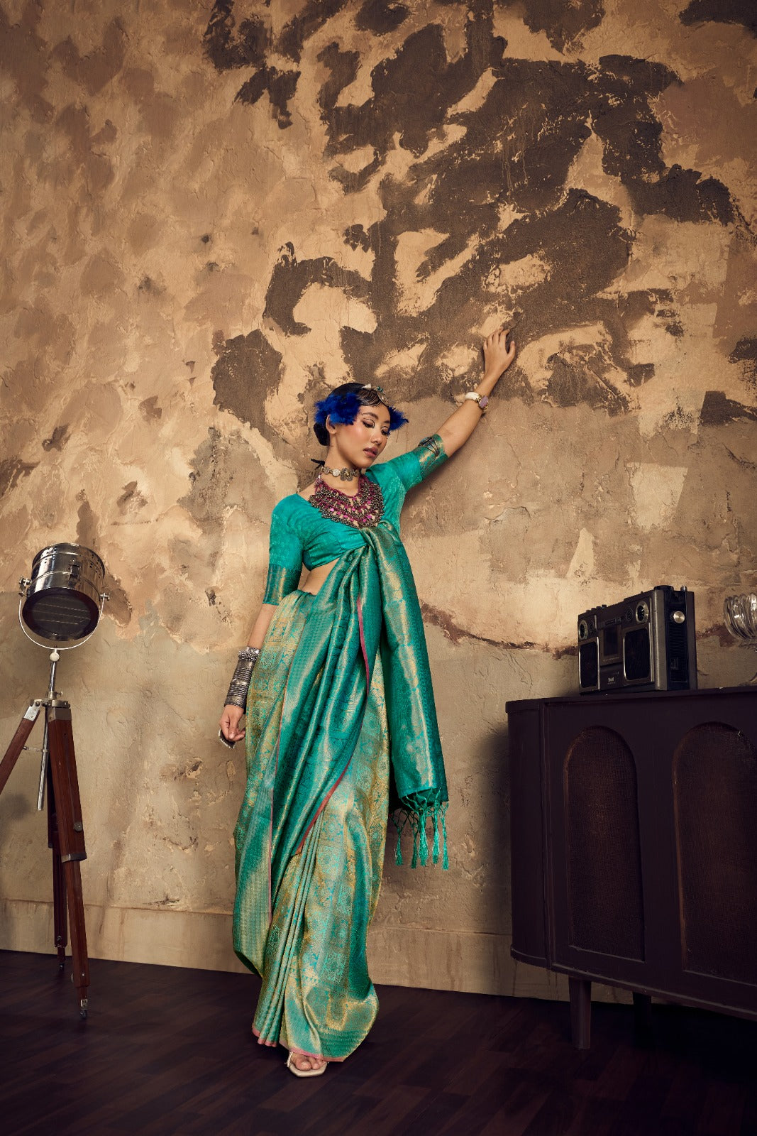Ethereal Handloom Silk Saree with Intricate Weaving & Unstitched Blouse Piece