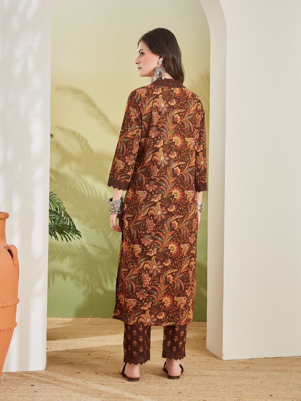 Women Floral Printed Pure Cotton Straight Fit Brown Kurta with Pants
