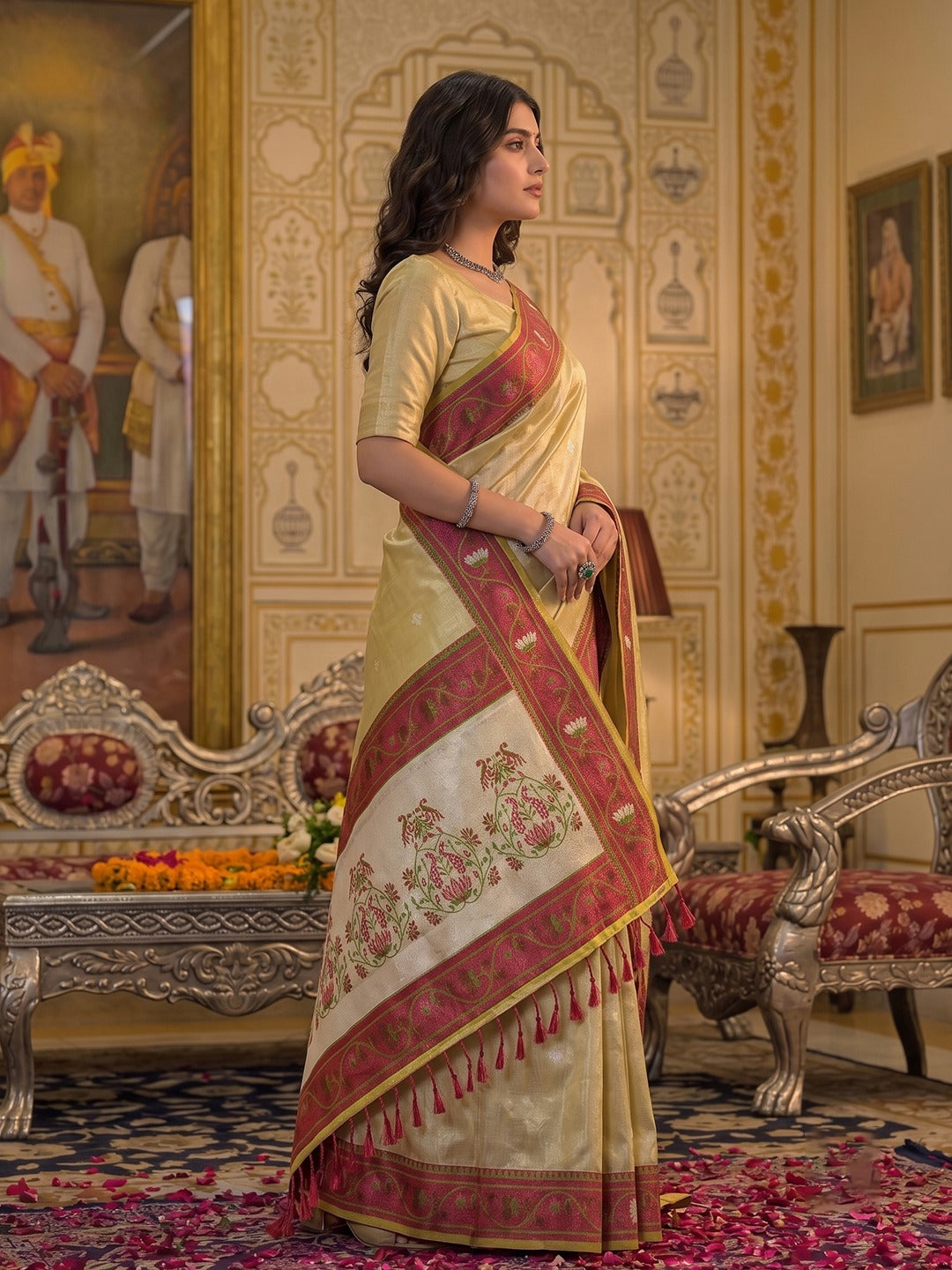 Exquisite Tissue Silk Saree with Intricate Designer Pallu & Woven Border