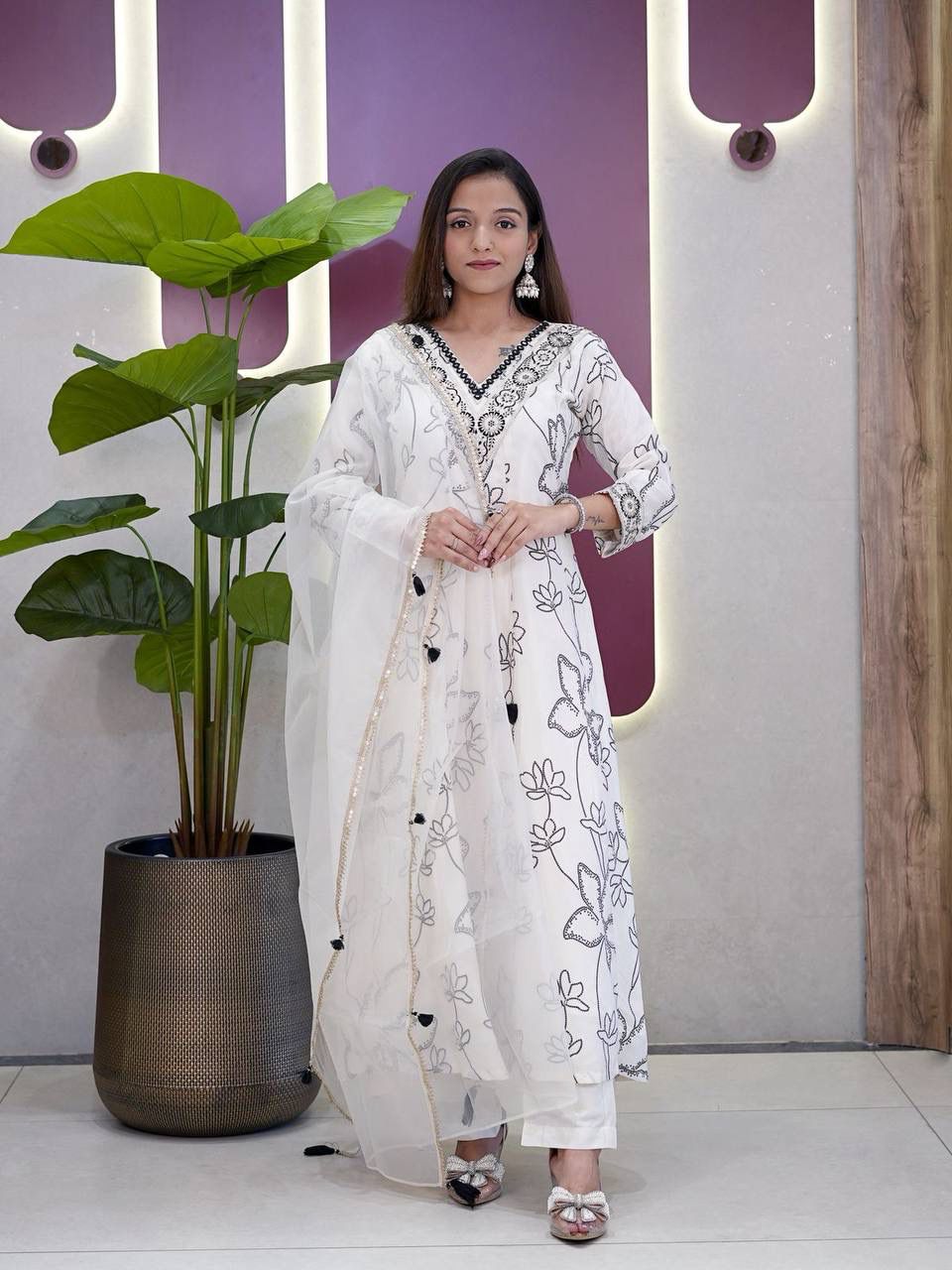 Effortless Modern Grace: Premium French Crepe Digital Printed Anarkali Suit Set with Organza Lace Dupatta