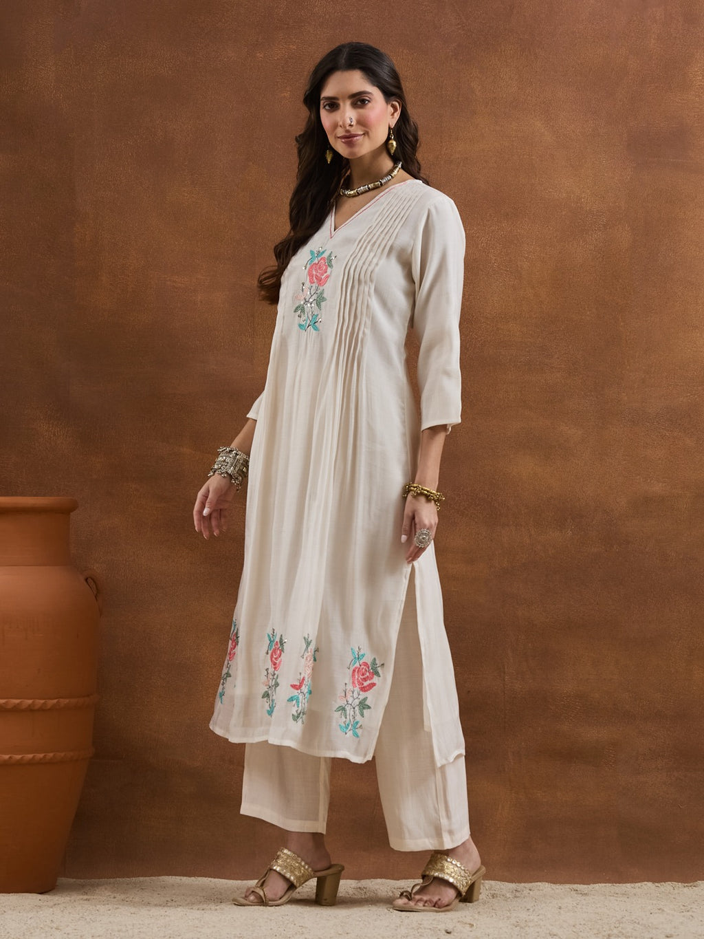 Women's Off-White Chanderi V-Neck A-Line Kurta Pant Set with Lining
