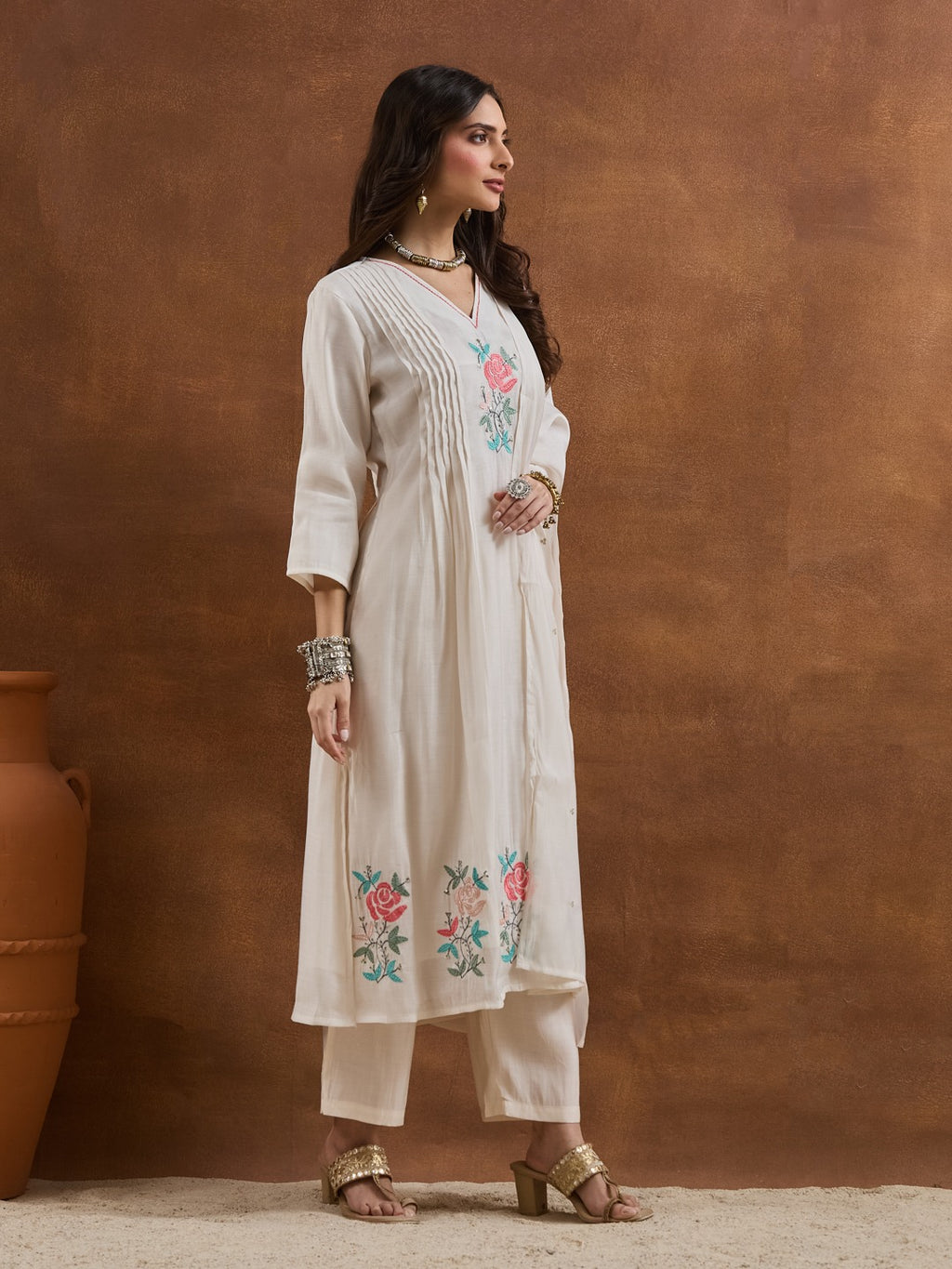 Women's Off-White Chanderi V-Neck A-Line Kurta Pant Set with Lining