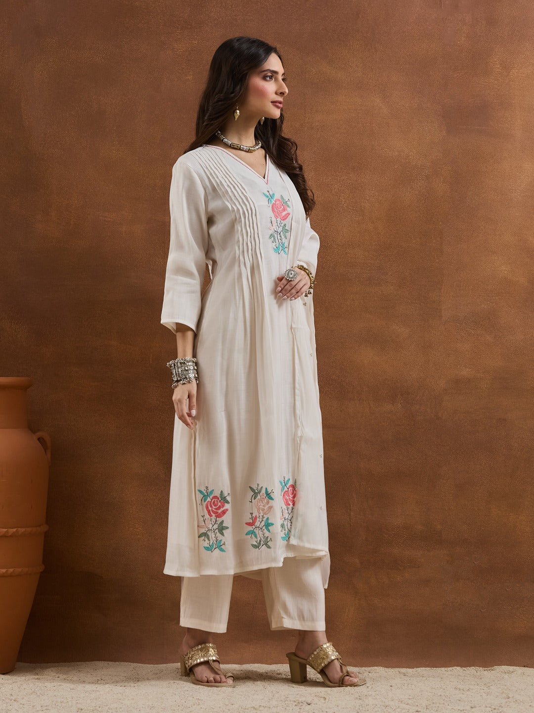 Women's Off-White Chanderi V-Neck A-Line Kurta Pant Set with Lining