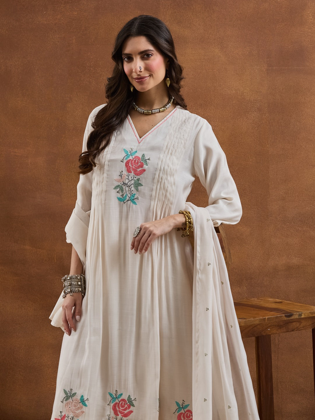 Women's Off-White Chanderi V-Neck A-Line Kurta Pant Set with Lining