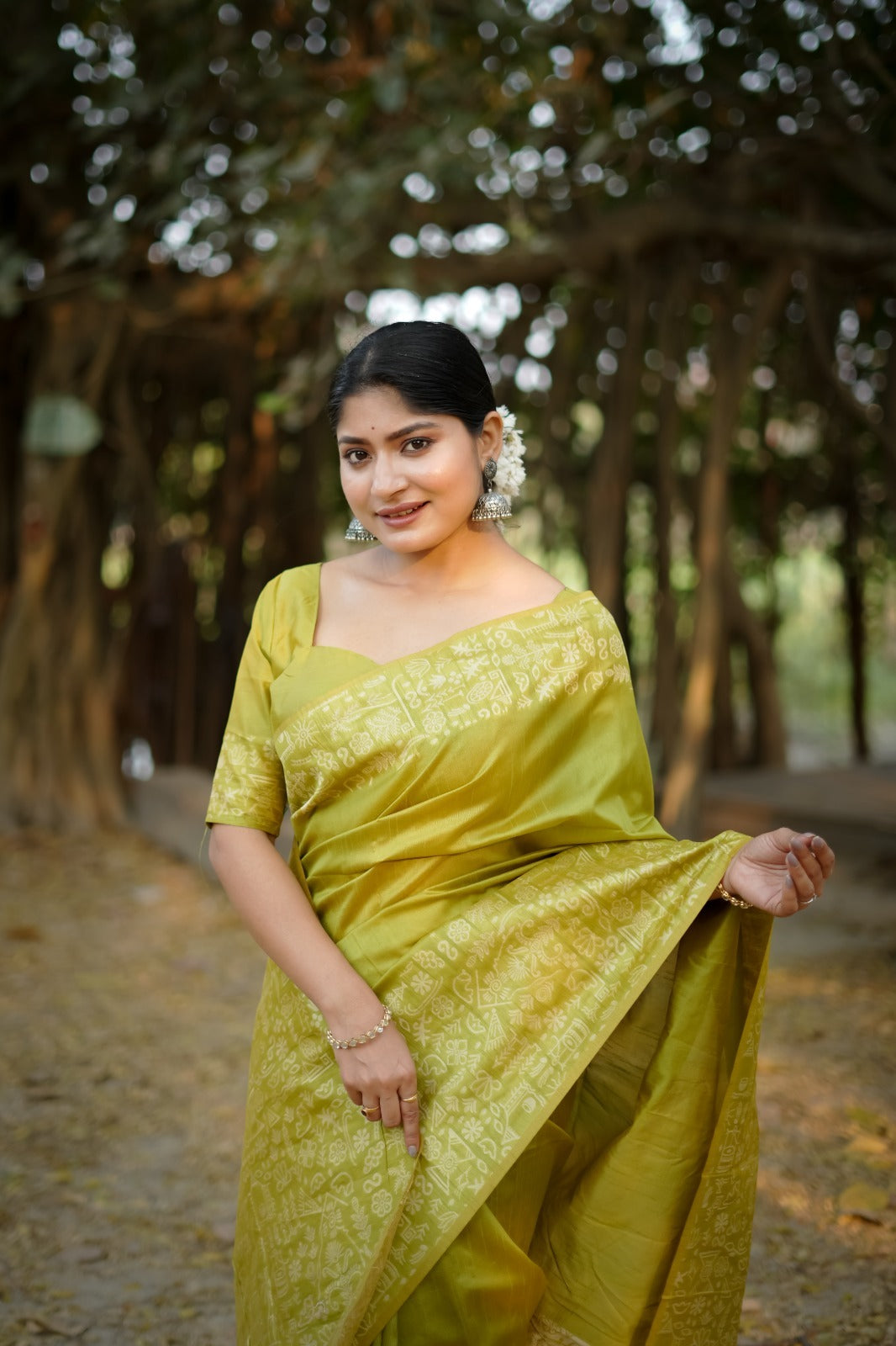 Royal Handloom Raw Silk Saree with Gala Border Detail & Running Blouse Piece